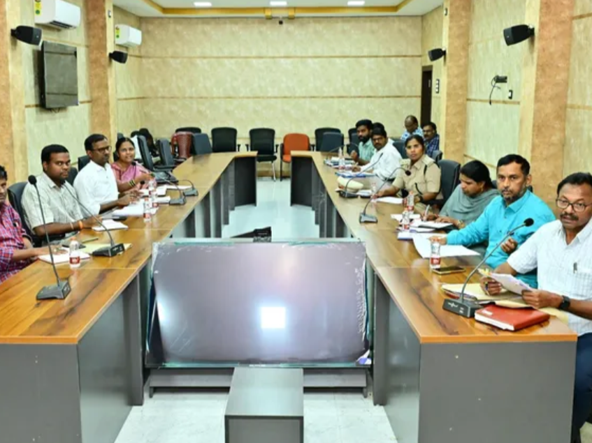 అక్రమ మైనింగ్‌ను కట్టడి చేయాలి: జిల్లా కలెక్టర్