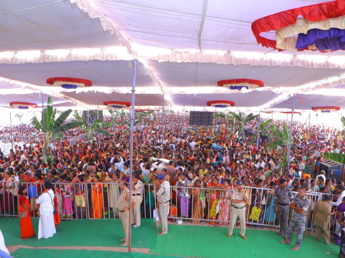 భక్తజన సంద్రమైన వేములవాడ పుణ్యక్షేత్రం