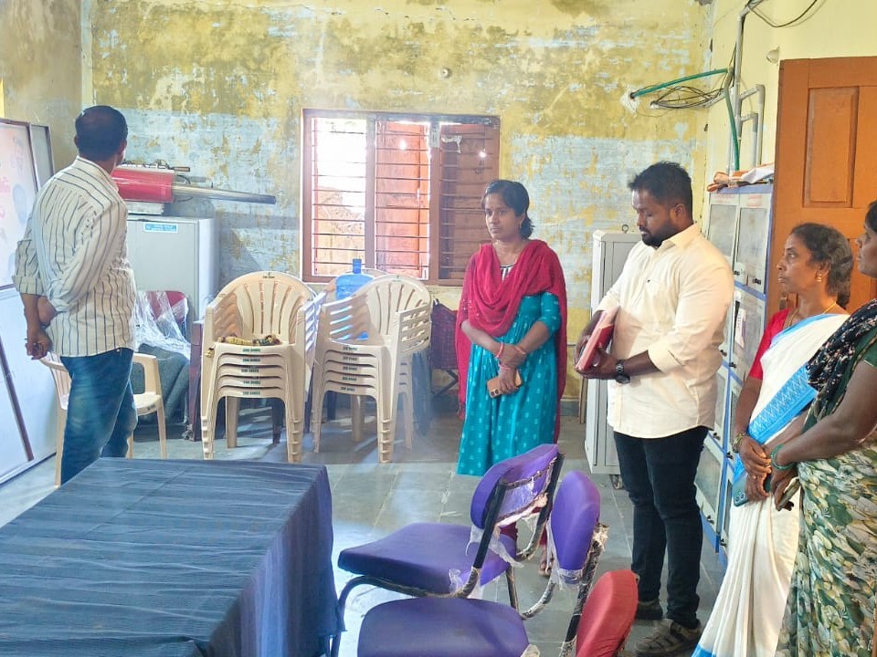 ప్రగతి ప్రణాళిక పరిశీలించిన MRO, ఎంపీడీవో