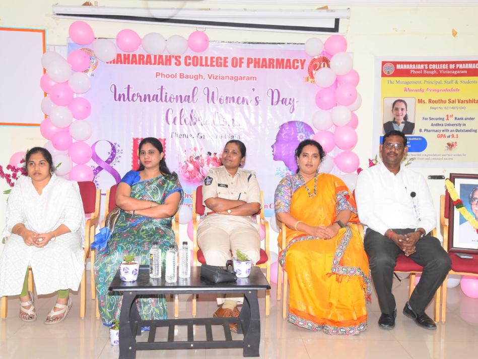 సమాన అవకాశాలపై విదార్థులకు అవగాహన