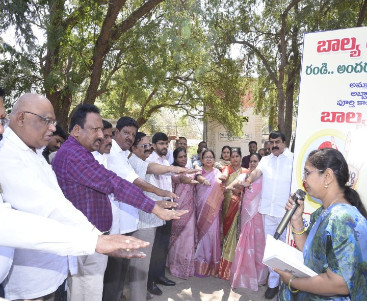 బాల్య వివాహాల నిర్మూలనకు అధికారుల ప్రతిజ్ఞ