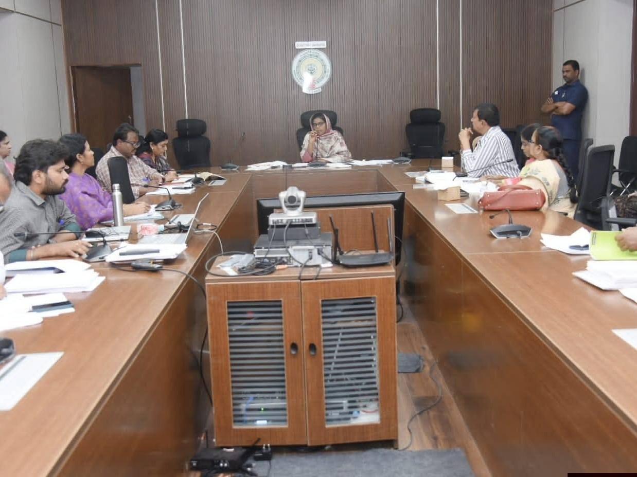 యూనిఫైడ్ ఫ్యామిలీ సర్వే 100% పూర్తి చేయాలి: కలెక్టర్