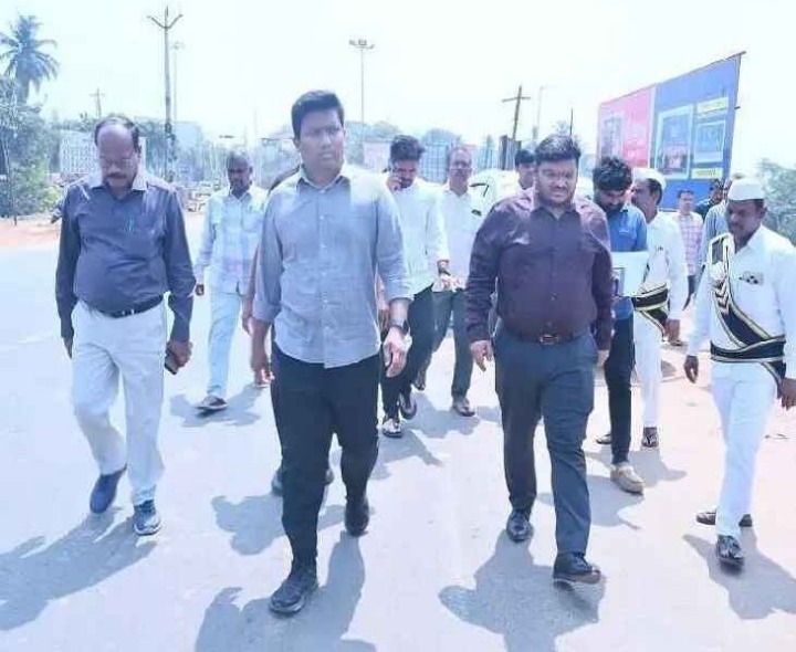 పట్టణ శివారుల్లో పారిశుద్ధ్యంపై ప్రత్యేక దృష్టి: కలెక్టర్