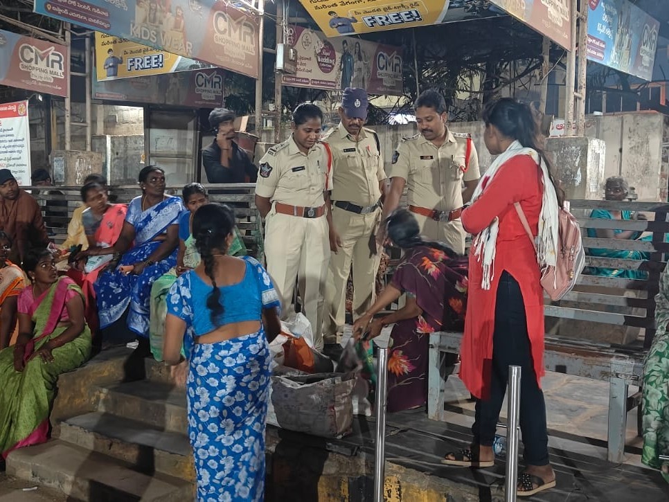 ‘ప్రయాణికులు అప్రమత్తంగా ఉండాలి’