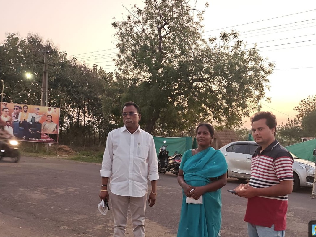 యూనిక్ ఫ్యామిలీ సర్వేను  పరిశీలించిన ఎంపీడీవో