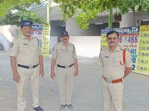 పరీక్షలకు ఎంత మంది విద్యార్థులు హాజరు అంటే..!