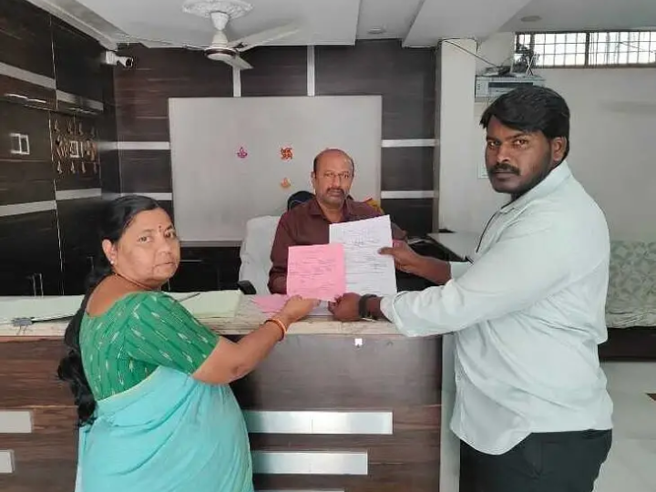 పన్ను బాకీ.. లాడ్జికి రెడ్ నోటీసు జారీ