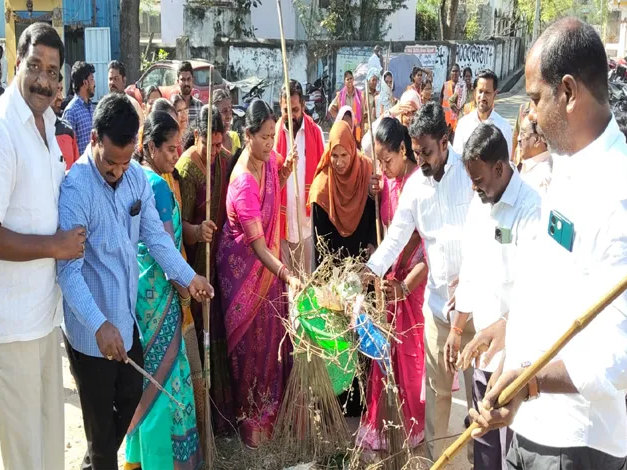 ‘మున్సిపాలిటీలో సమస్యలను పరిష్కరించడానికి కృషి’