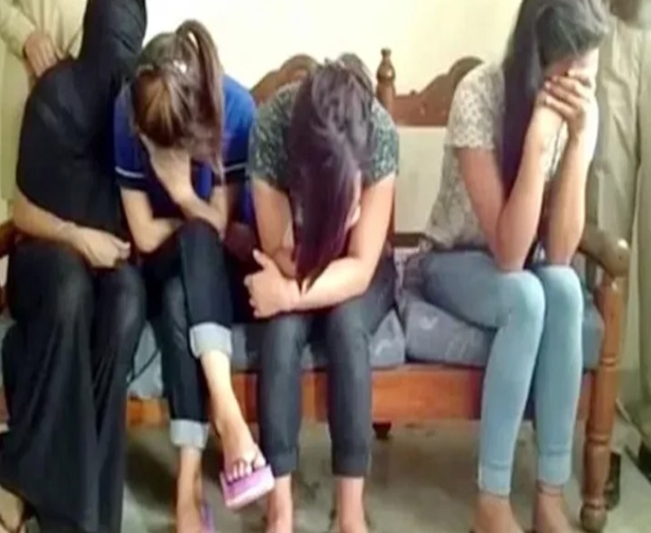 వ్యభిచార గృహంపై దాడి.. నలుగురు అరెస్ట్