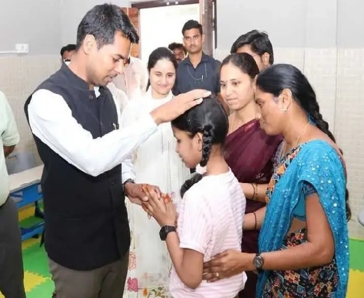 అంధుల పాఠశాలను సందర్శించిన కలెక్టర్