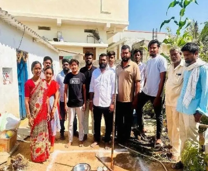 ఇంటి నిర్మాణానికి భూమి పూజ