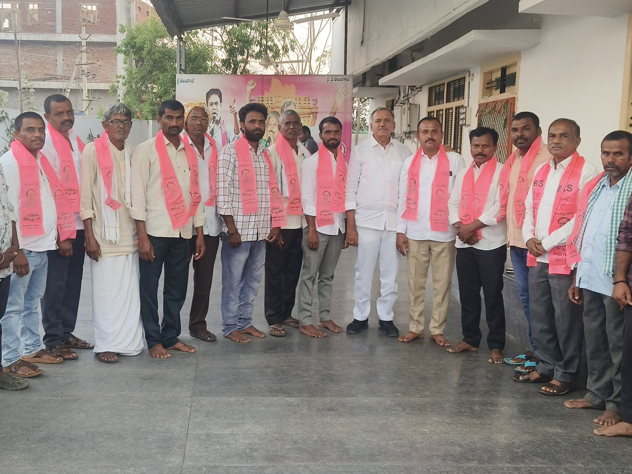 BRS పార్టీలో చేరిన పలు పార్టీ నేతలు