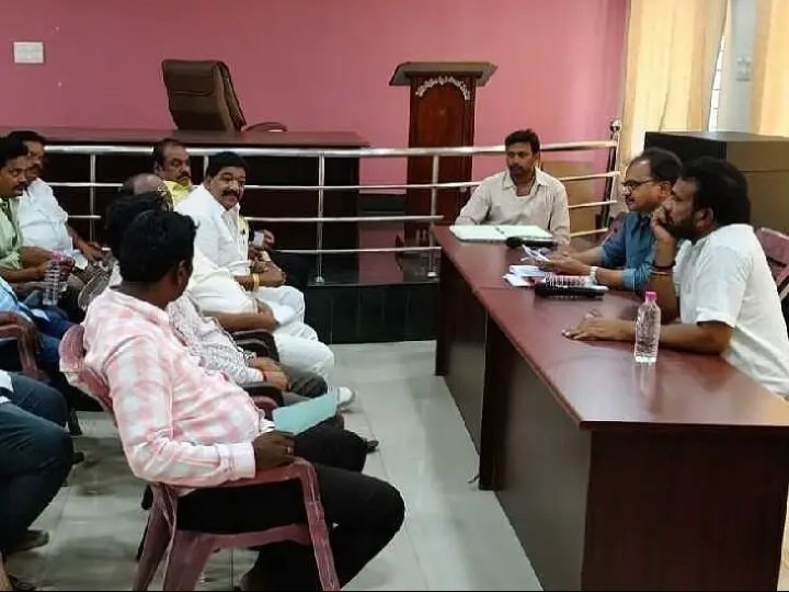 మున్సిపల్ మార్కెట్ వేలం వాయిదా..!