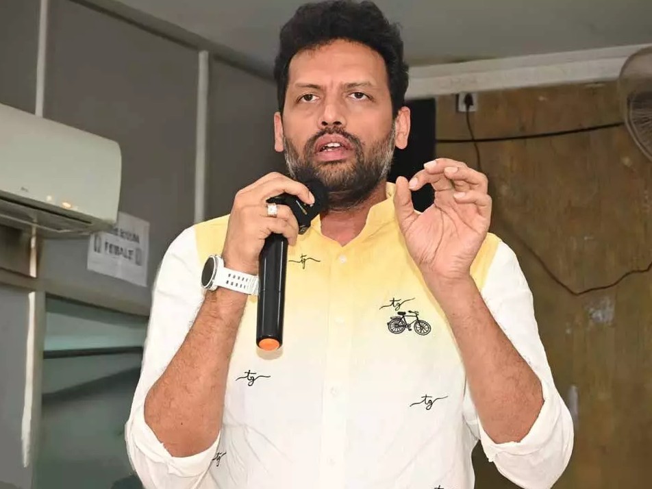 రైతుల సమస్యలను పరిష్కరిస్తాం: మంత్రి