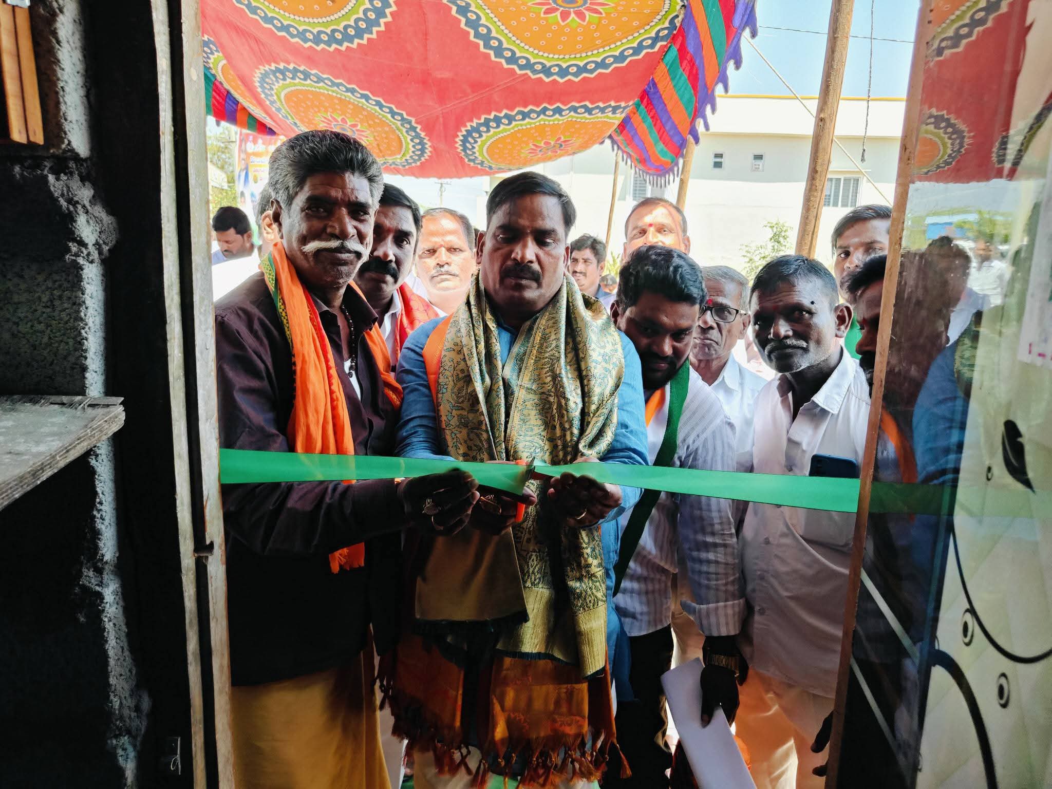 ఇందిరమ్మ ఇల్లు గృహప్రవేశ కార్యక్రమంలో పాల్గొన్న ప్రభుత్వ విప్