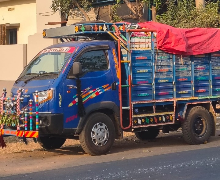 జొన్నాడలో  అయిదు టన్నులు రేషన్ బియ్యం పట్టివేత
