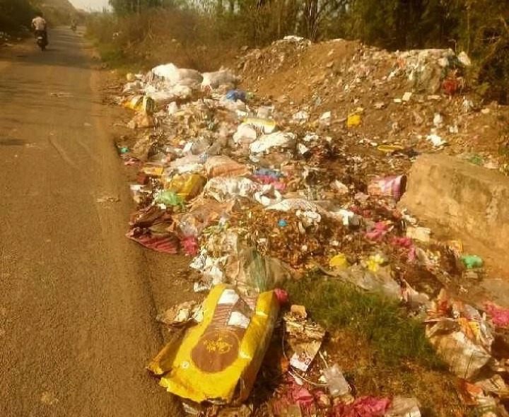 పల్లంట్ల రహదారిలో చెత్త కుప్పలు