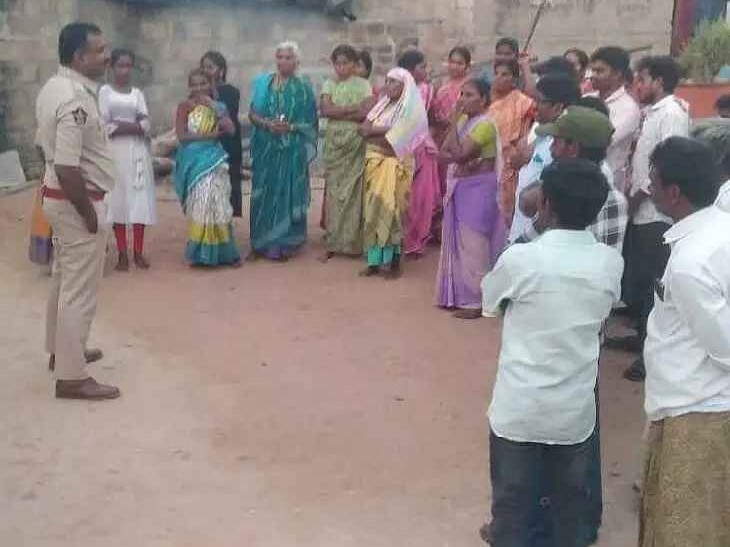 సైబర్ నేరాలతో జాగ్రత్త: ఎస్సై