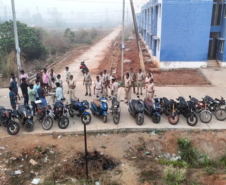 ధవళేశ్వరంలో మెగా కార్డన్ & సెర్చ్ ఆపరేషన్