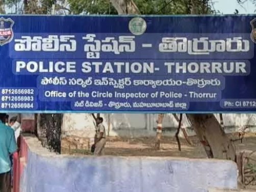 లారీ ఢీకొని కానిస్టేబుళ్లకు తీవ్ర గాయాలు