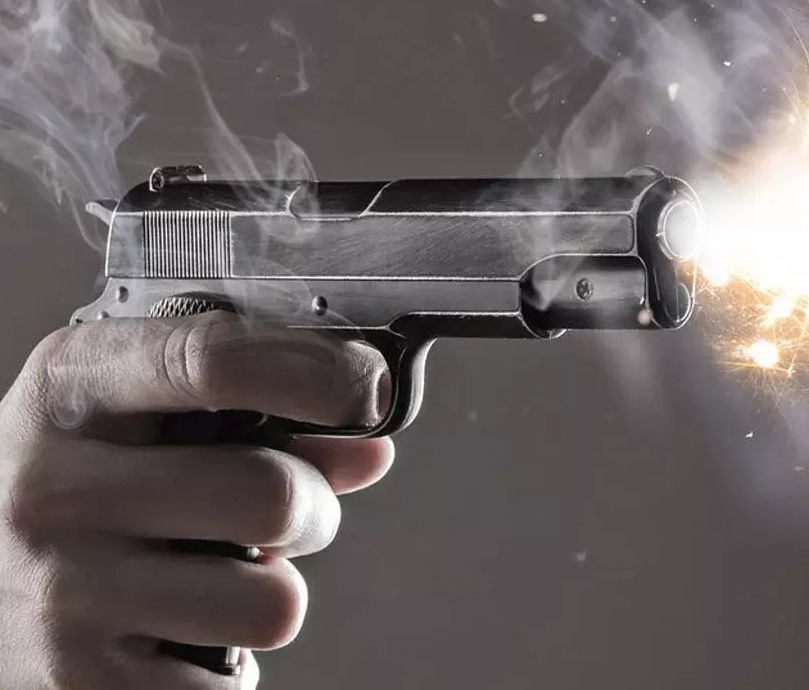 కార్డెన్ సెర్చ్‌లో పోలీసులపై కాల్పులు