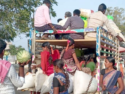 మోతే మండలంలో ఆగని వలసలు