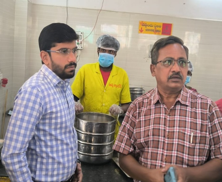అన్న క్యాంటీన్‌లో కలెక్టర్ తనిఖీ