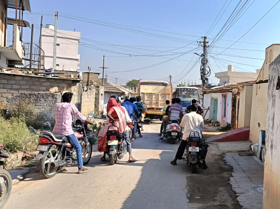 రోడ్డు విస్తరణకు మోక్షమెప్పుడో..?