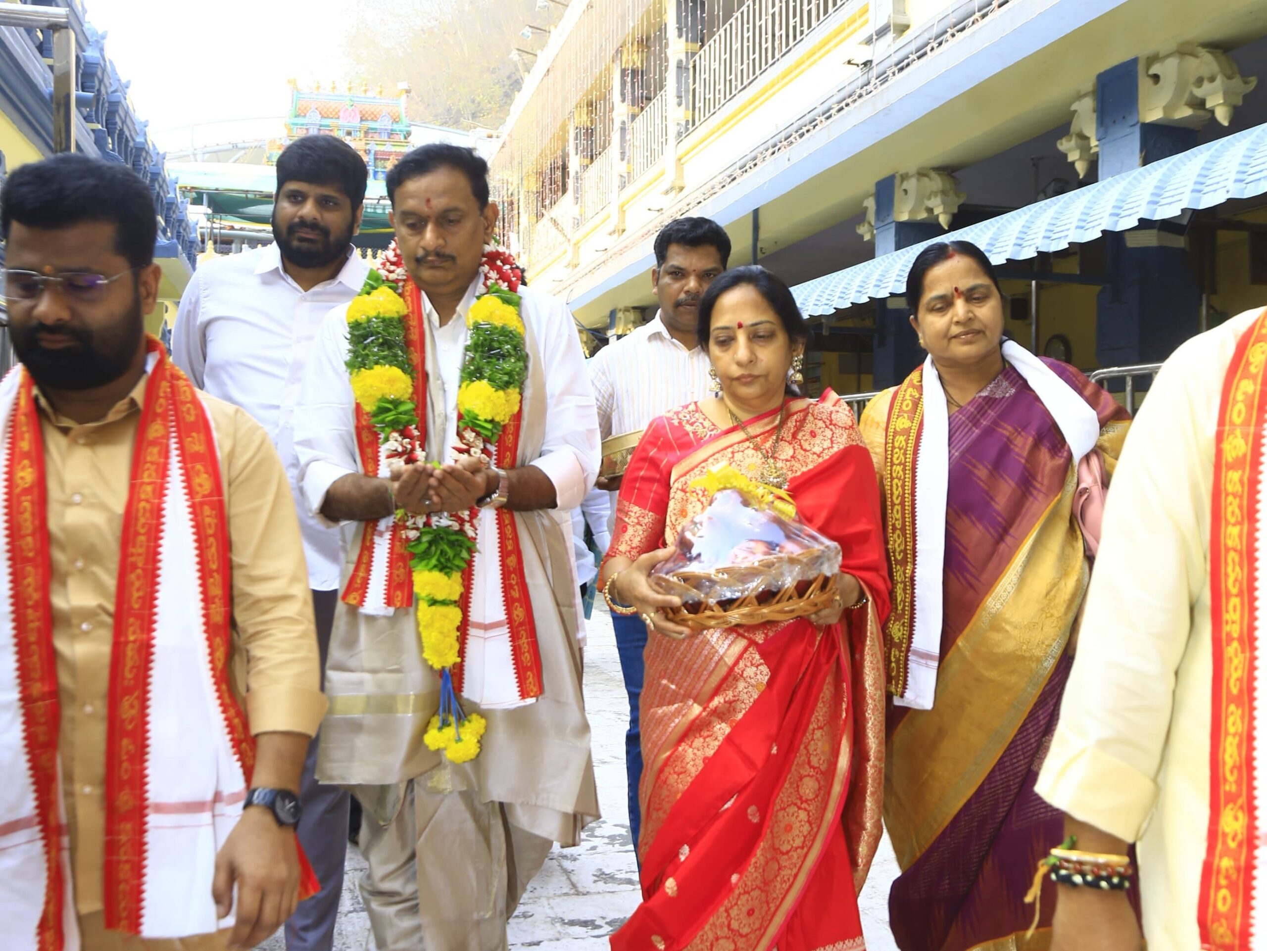 శ్రీ దుర్గామల్లేశ్వర స్వామిని దర్శించుకున్న ఎంపీ