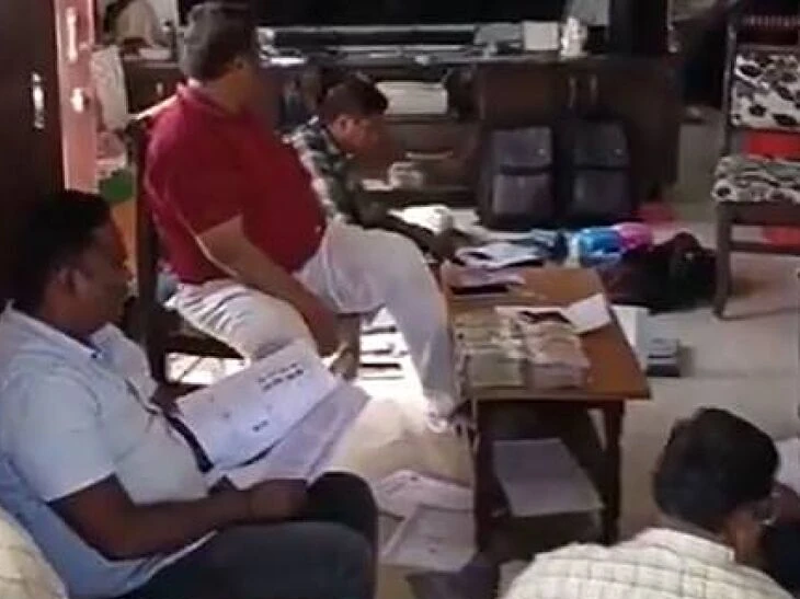 తహశీల్దార్ శ్రావణ్ ఇంట్లో ACB సోదాలు