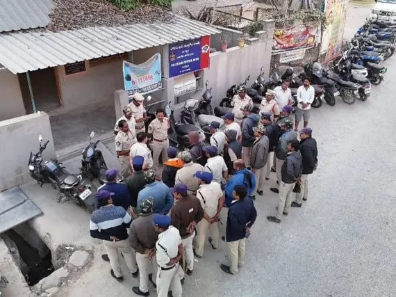 జిల్లాలో కార్డన్ సెర్చ్ చేసిన పోలీసులు