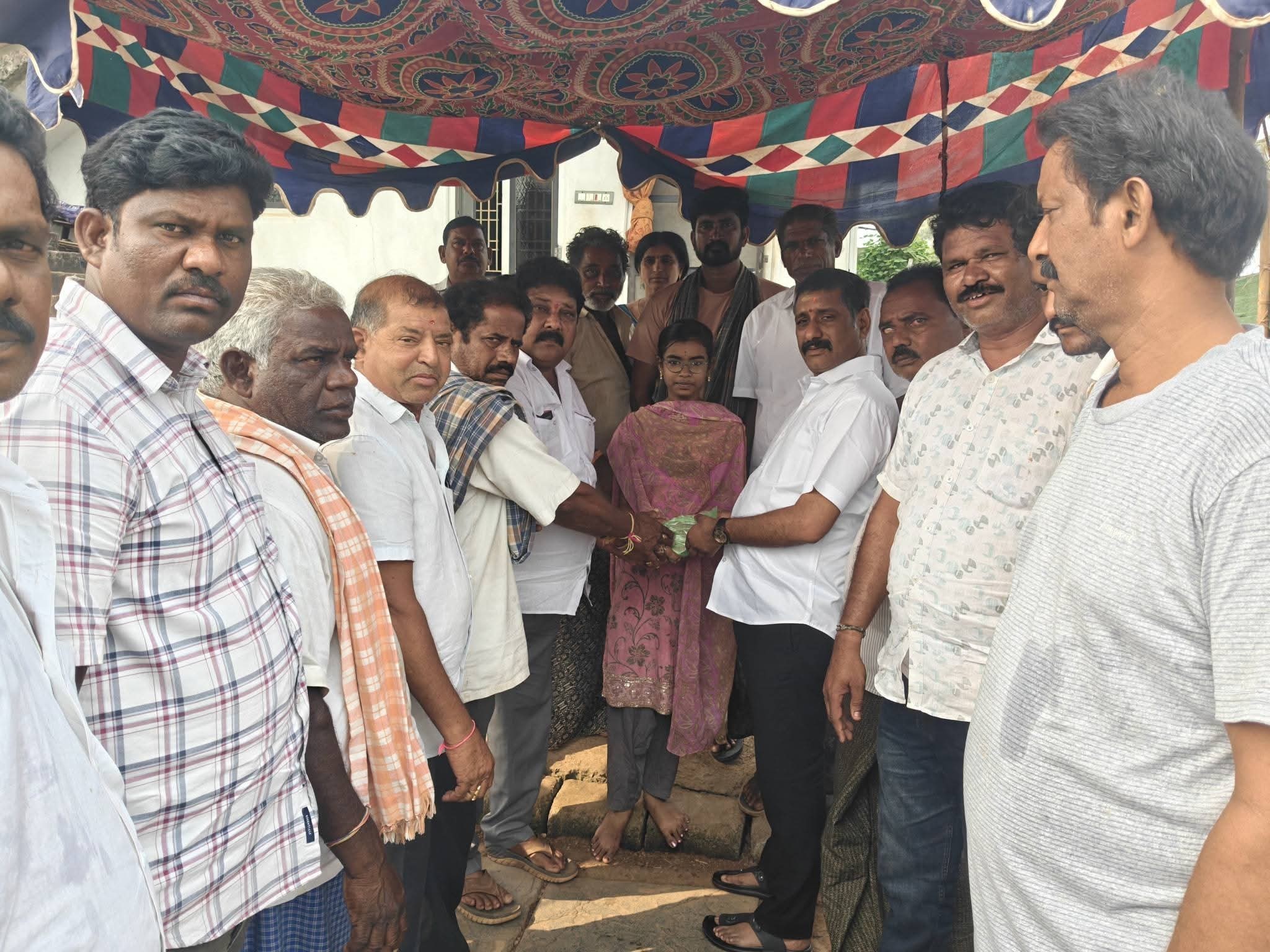 ఆర్థిక సహాయం చేసిన ఉత్సవ కమిటీ ఛైర్మన్..!