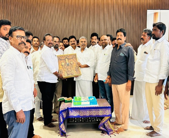 తాడిపత్రి పట్టణ వైసీపీ అధ్యక్షుడిగా రాబర్ట్