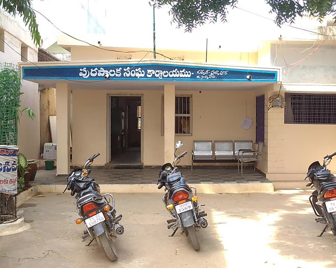 గజ్వేల్ ఎమ్మార్వో ఇంట్లో ఏసీబీ దాడులు