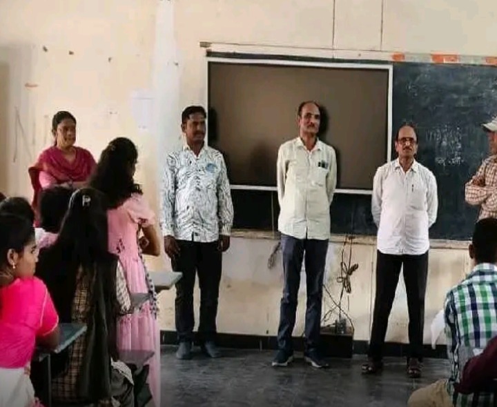 పదవ తరగతి పరీక్షా కేంద్రాన్నిసందర్శించిన ఎంఈఓ