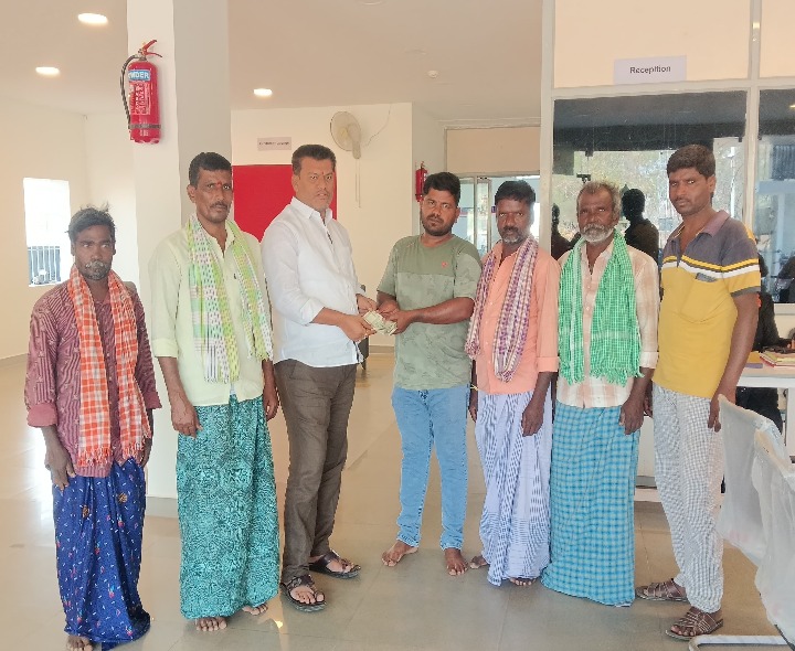 మారమ్మ గుడి నిర్మాణానికి విరాళం అందజేసిన ఎంపీపీ