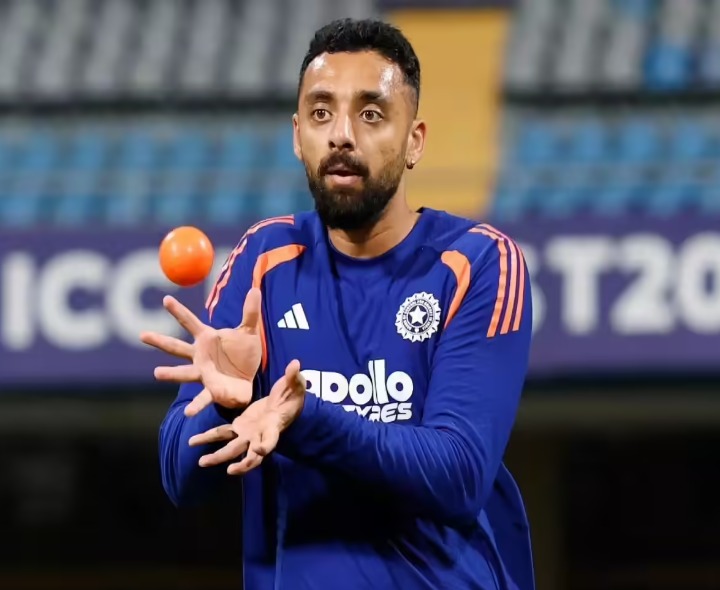 వరుణ్ చక్రవర్తిని తొలగించాలి: మాజీ క్రికెటర్