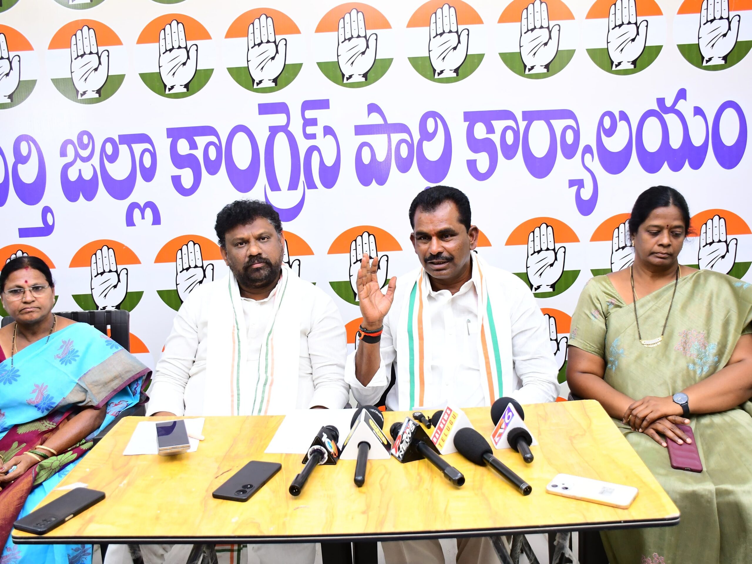 చీర్ల చందర్ రాజీనామా పత్రాన్ని ఆమోదించిన శివసేన రెడ్డి