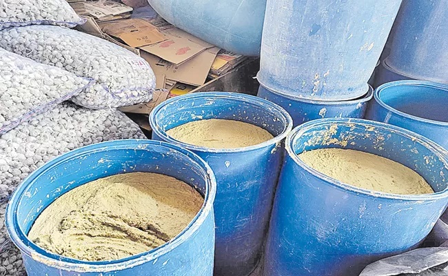 కల్తీ అల్లం వెల్లుల్లి పేస్ట్ పట్టివేత.. నలుగురు అరెస్ట్