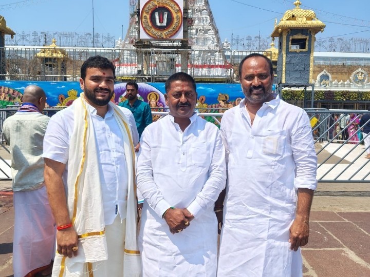 శ్రీవారిని దర్శించుకున్న మున్సిపల్ ఛైర్మన్