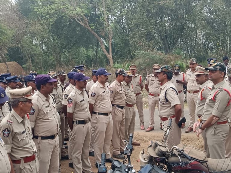 సంతకవిటిలో 10 బైకులు సీజ్