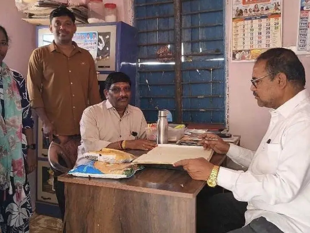 పాఠశాలల్లో ఎంఈవో ఆకస్మిక తనిఖీ