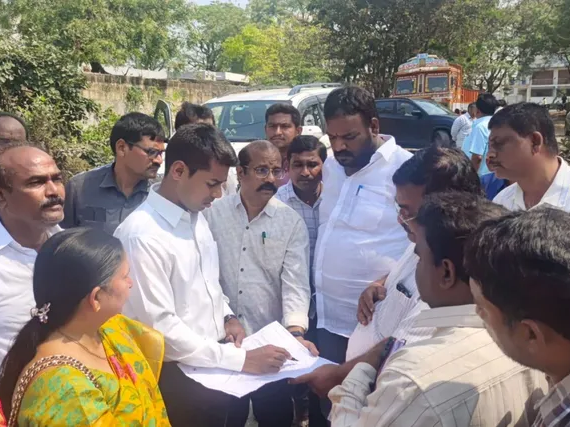 నూతన ప్రభుత్వ ఆసుపత్రి పనులను పరిశీలించిన కలెక్టర్