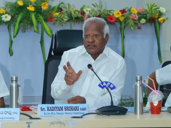 రైతులకు సాగునీరు అందించాలి: ఎమ్మెల్యే