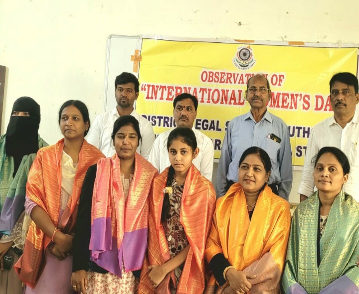 ‘మహిళా సమరానికి చట్టమే ఆయుధం’