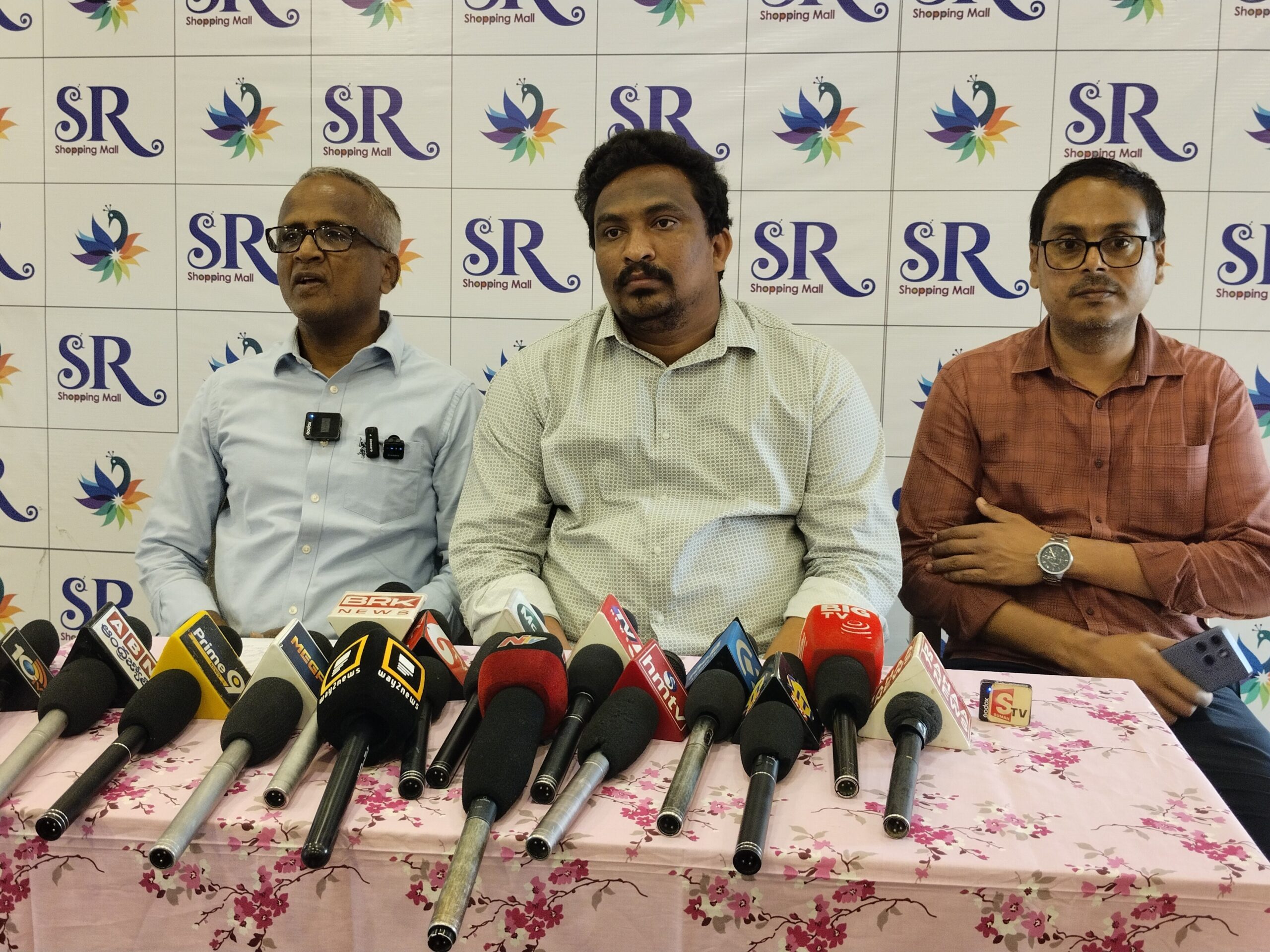 మదనపల్లిలో SR షాపింగ్ మాల్ ప్రారంభం