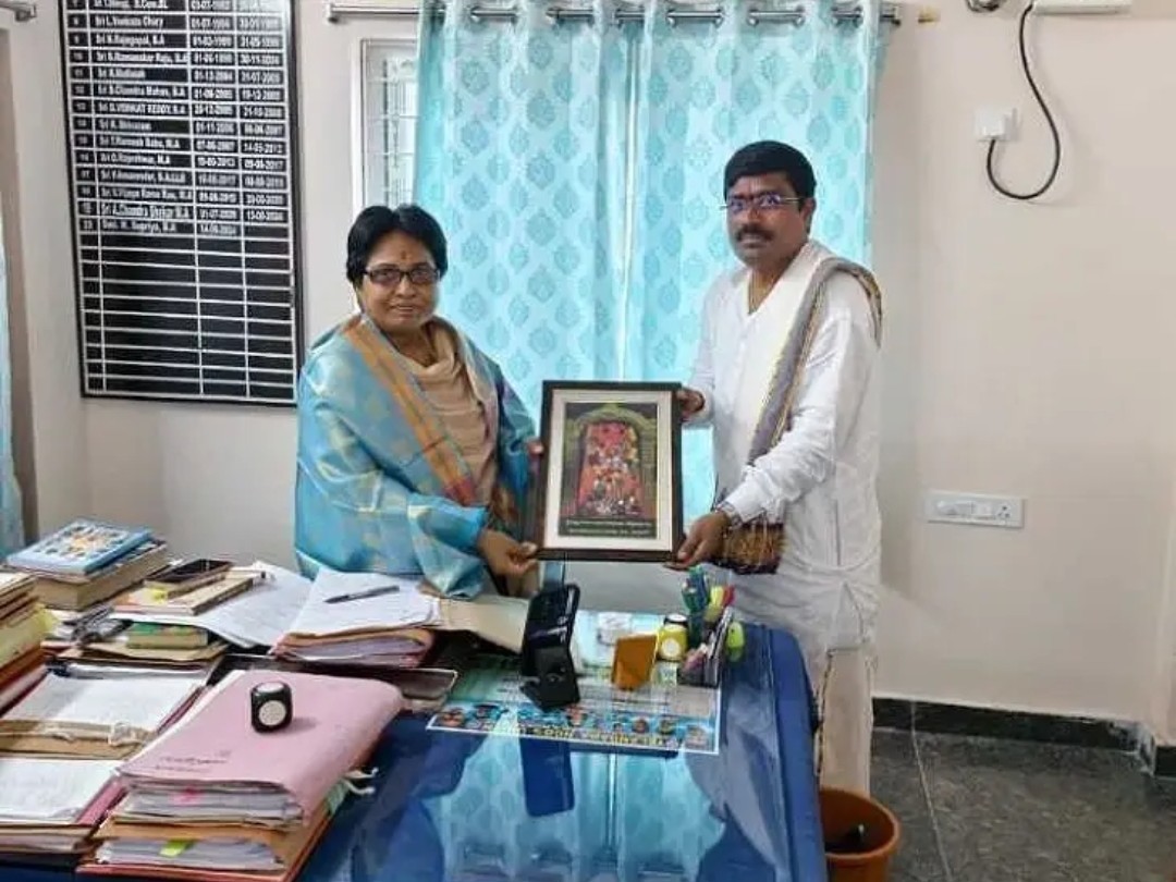 ‘అర్చకుల సమస్యలు పరిష్కరించాలి’