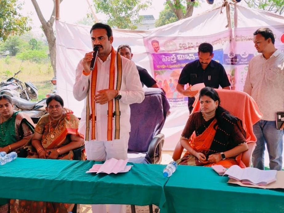 హెల్త్ క్యాంపును పరిశీలించిన కలెక్టర్, ప్రభుత్వ విప్