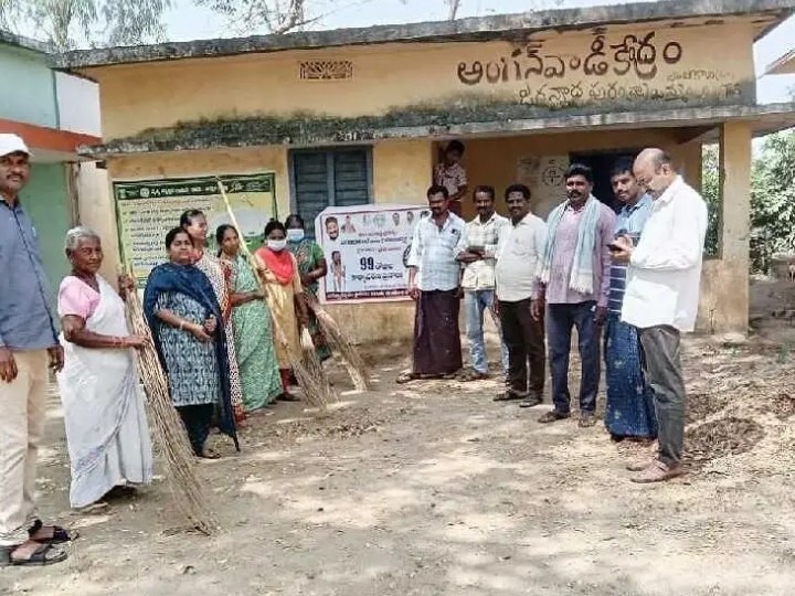 ప్రభుత్వ పాఠశాలలో పారిశుద్ధ్య కార్యక్రమం