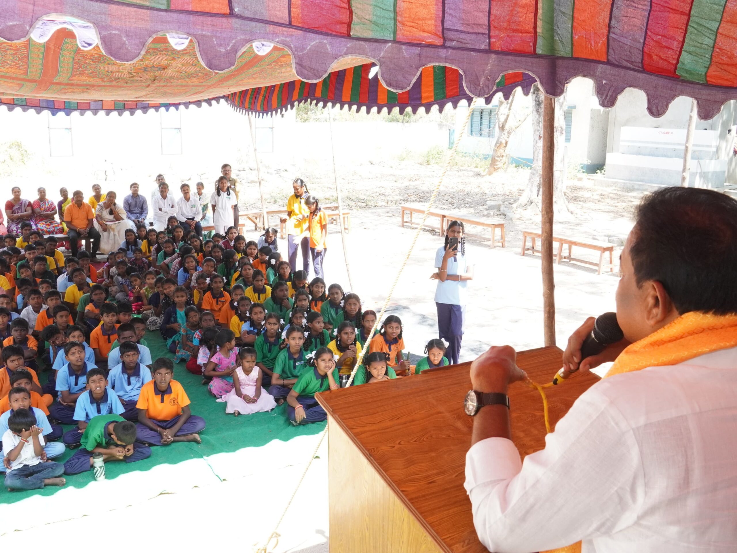 కష్టపడి చదివితే విజయాన్ని సాధించవచ్చు: ఎమ్మెల్యే